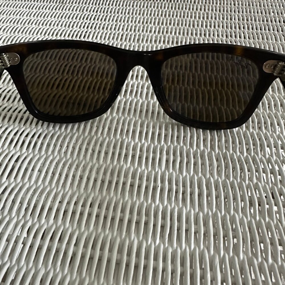 Ray-Ban Wayfarer Classic Sunglasses - Picture 8 of 11